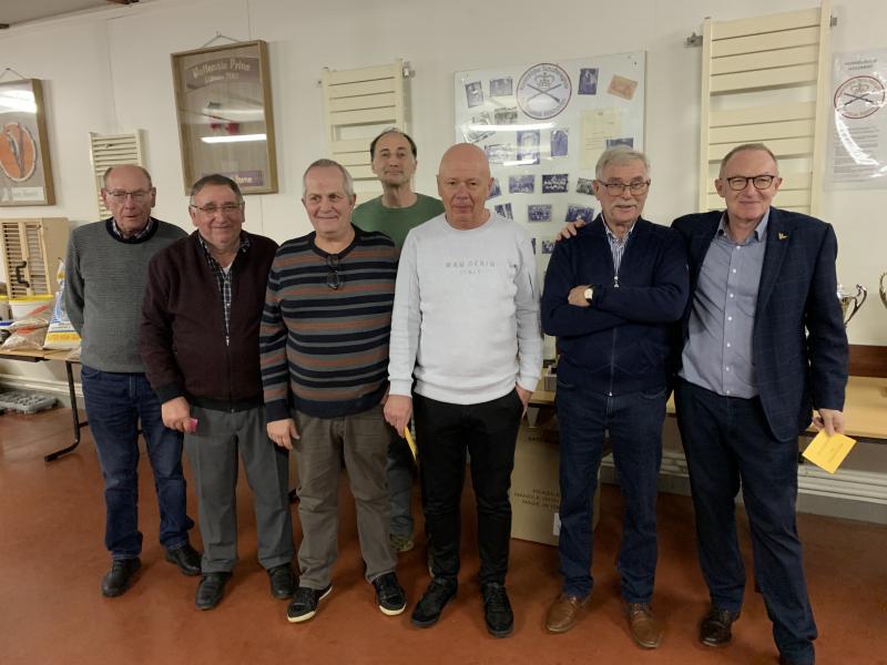 Grote HF & fond kampioenen; van links naar rechts:   Bruninx Roger, Gielkens Marcel, Vuerstaek André, vertegenwoordiger Caenen Hubert, Geelen Leon ,  Voorzitter Jorssen Paul  en Houbrechts Gino