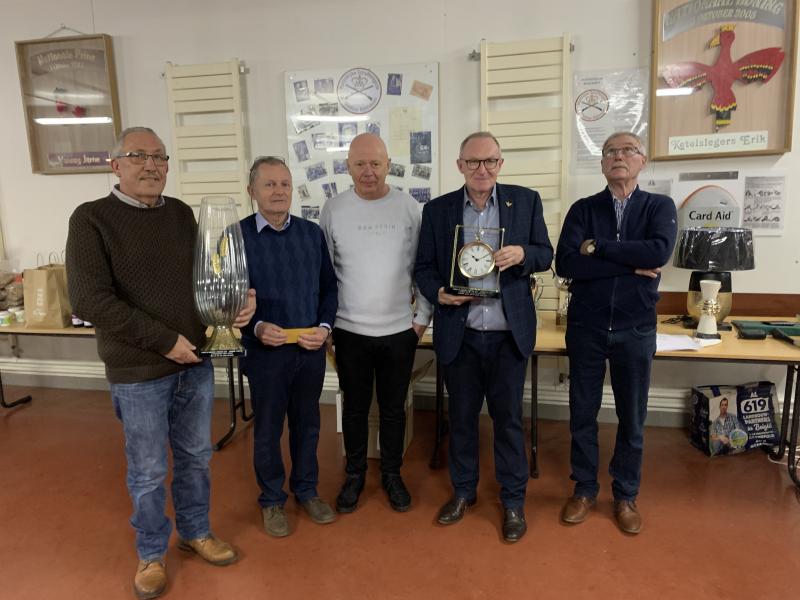   Lichte & zware fond kampioenen; van links naar rechts:  Carmans Roger, Wauters Omer, Geelen Leon, Houbrechts Gino en Voorzitter Jorssen Paul