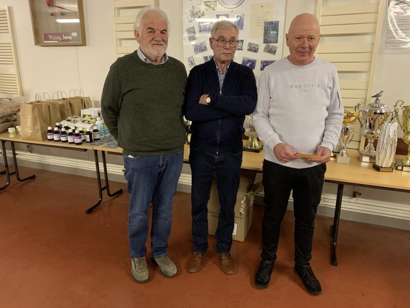   Lichte & zware fond kampioenen; van links naar rechts:  Hubrechts Tony, Voorzitter Jorssen Paul en Geelen Leon